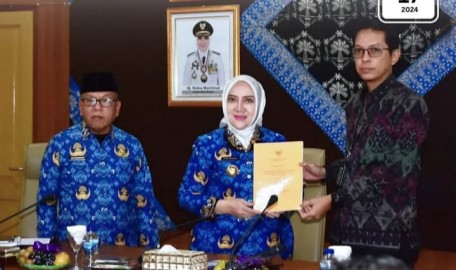 Bupati Musi Rawas, Hj Ratna Machmud menghadiri exit meeting bersama BPK perwakilan Provinsi Sumatera Selatan