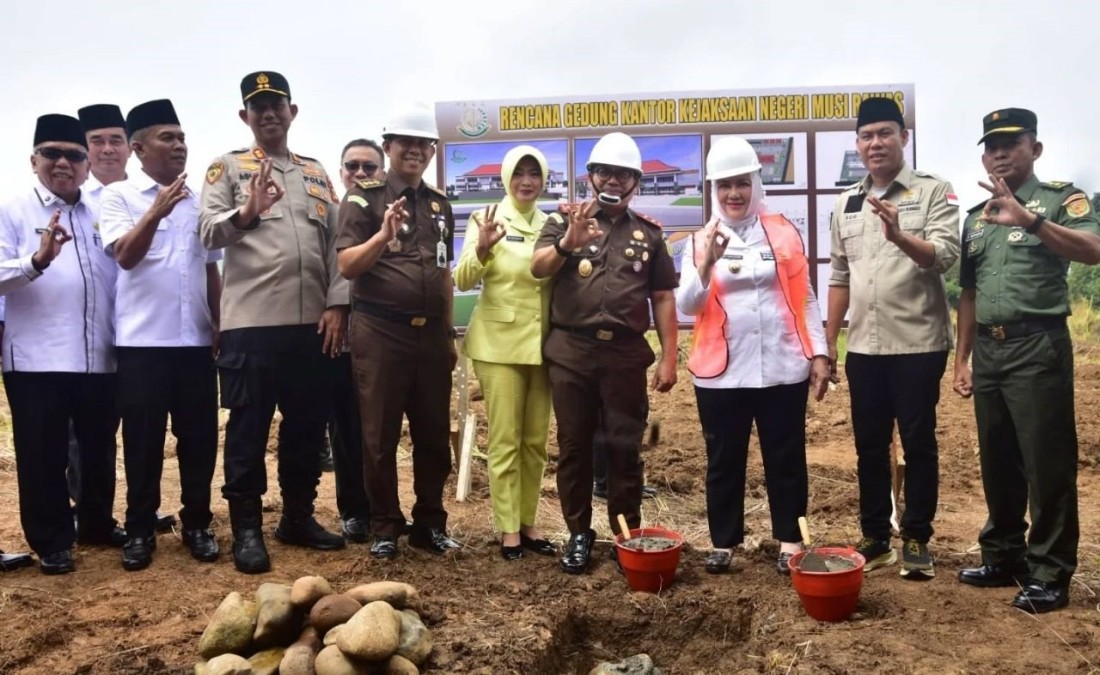 Bupati dan Kajati Tandai Pembangunan Kantor Kejaksaan Musi Rawas Dengan Meletakkan Batu Pertama